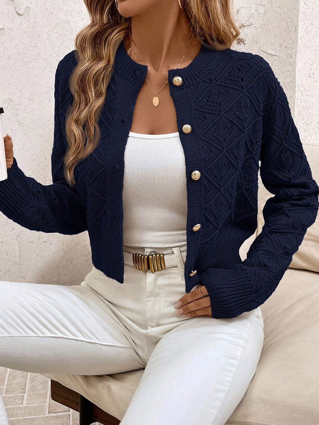 Stylish Cropped Knit Cardigan with Button-Front