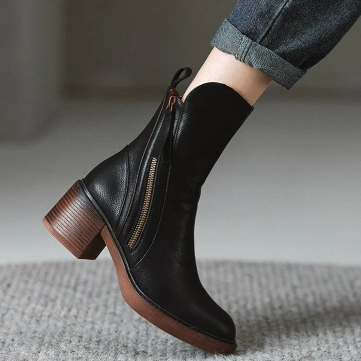 Women's Boots for Fall Heeled Ankle Leather in Black