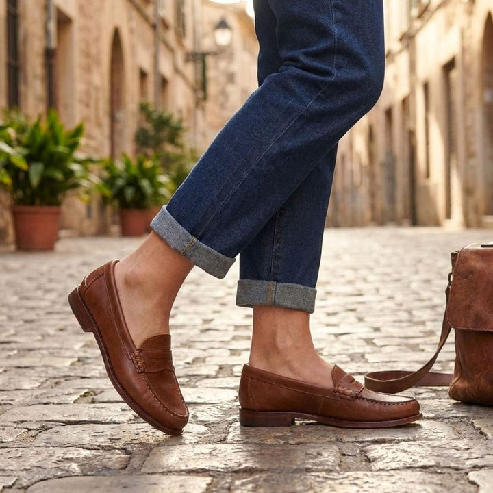 Women's Elegant Leather Flats with Penny Detail (2)