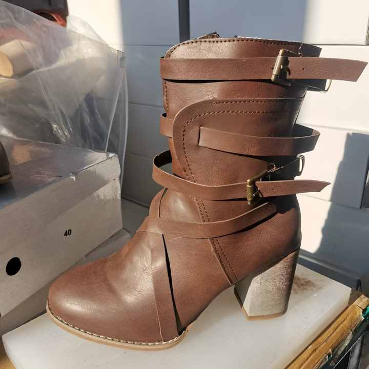 Women's Fall Boots in Soft Leather in Dark Brown