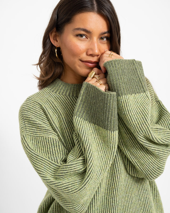 Women's Knit Sweater Oversized for Everyday Comfort in Green 1