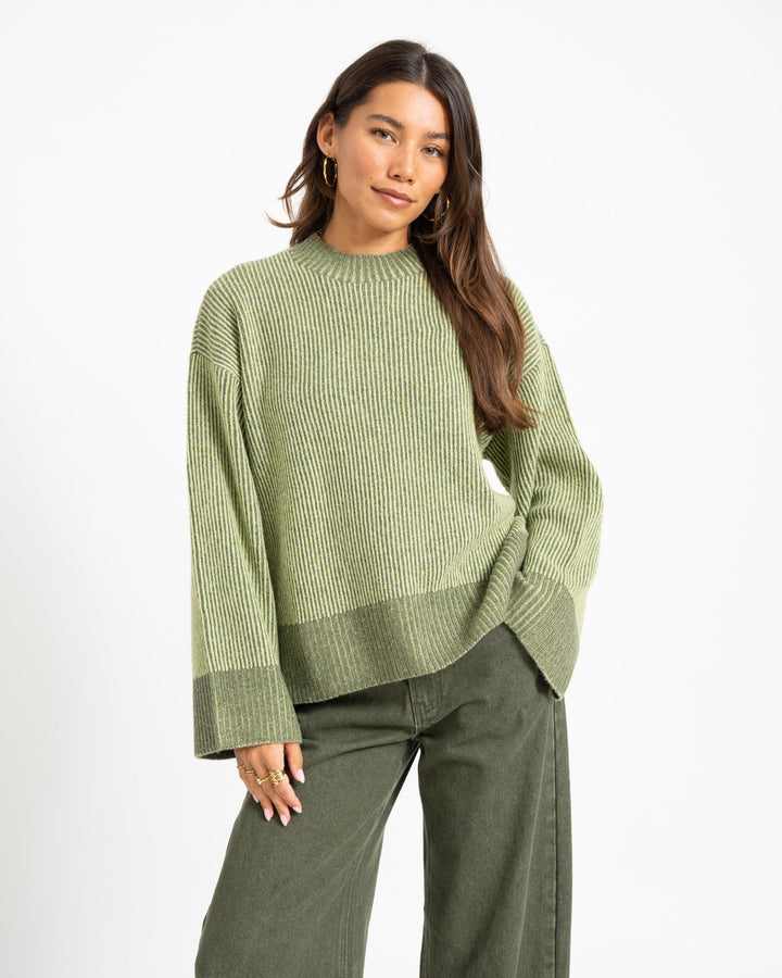 Women's Knit Sweater Oversized for Everyday Comfort in Green 2