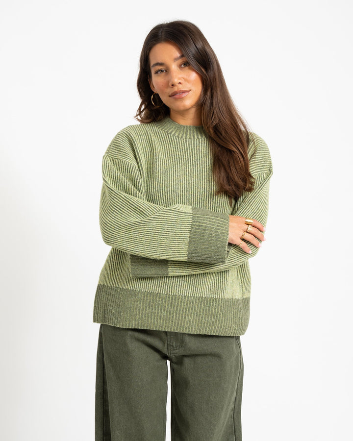 Women's Knit Sweater Oversized for Everyday Comfort in Green 3