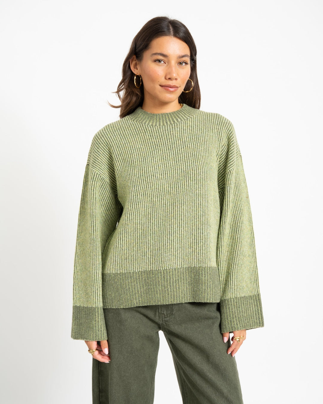 Women's Knit Sweater Oversized for Everyday Comfort in Green 4