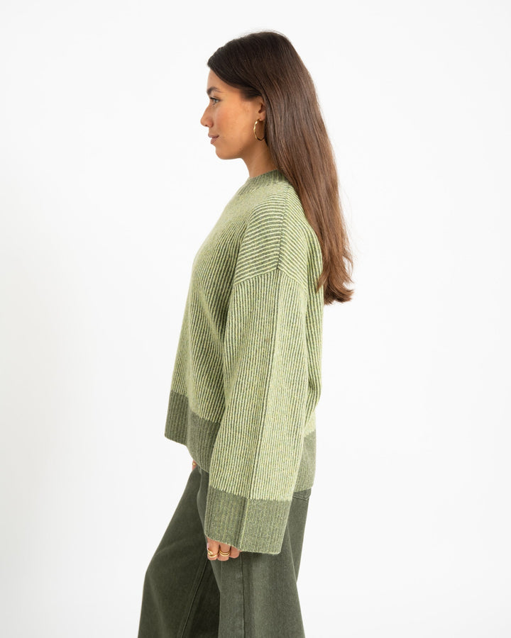 Women's Knit Sweater Oversized for Everyday Comfort in Green 5