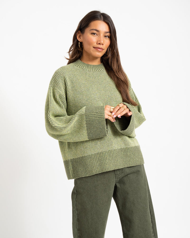 Women's Knit Sweater Oversized for Everyday Comfort in Green 7