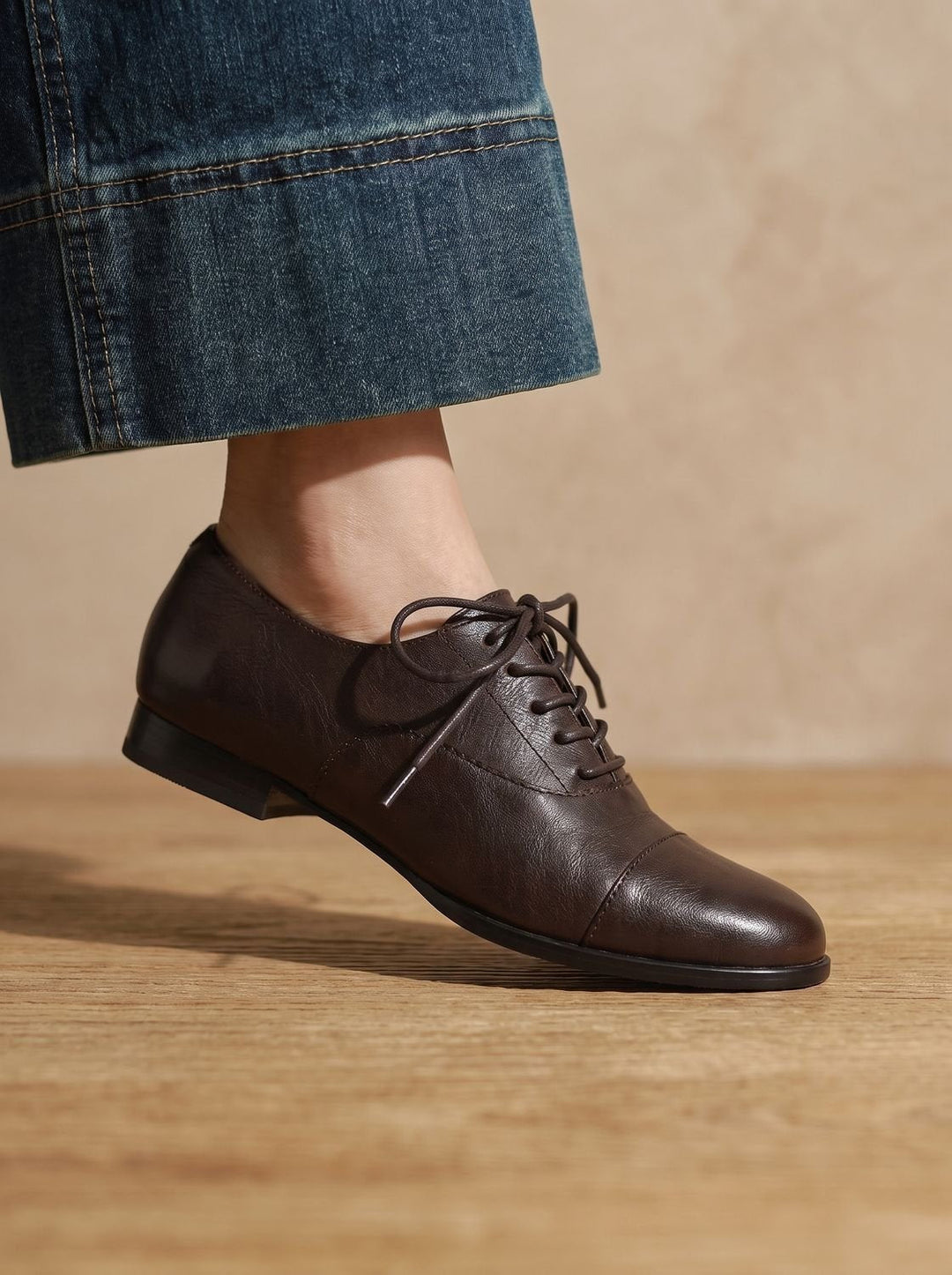 Women's Leather Lace-Up Flats, Heritage Design in Black